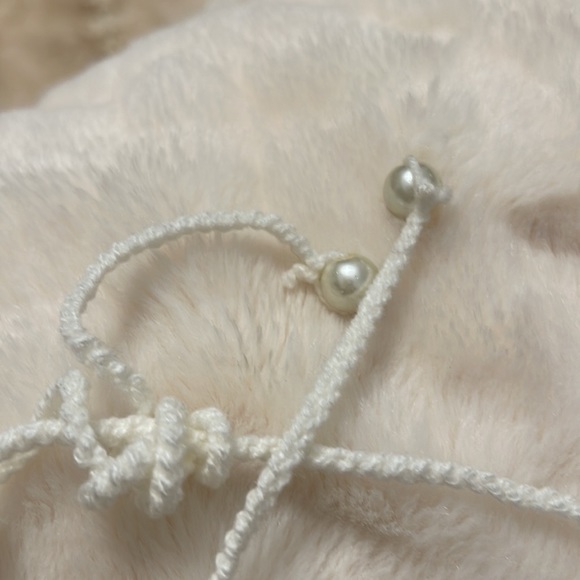 No brand . Made by hand . Color white cream and brown - Picture 4 of 5